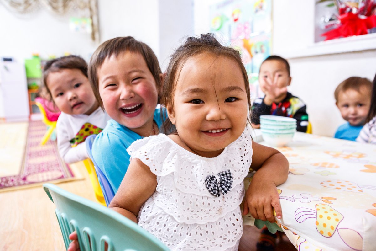 USEFooLCHALLENG's tweet photo. #CestLeBonJourPour aider les enfants en relevant un défi entre amis 😜https://t.co/ItlkIOURSI #USEFooLCHALLENGE🎈
📸© UNICEF/UN062342/Zammit https://t.co/wdrsNjEjMn