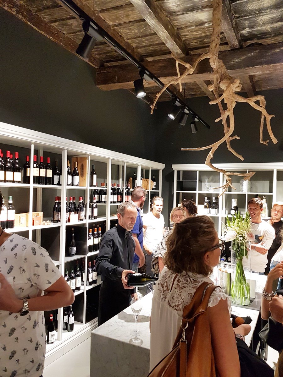 valnovasrl's tweet photo. CHE BOTTEGA TREVIGLIO-Ringraziando il proprietario DANIEL FARINA i progettisti Arch.Stefano Camolese e Arch.Paolo Gerosa, forniture VALNOVA https://t.co/TmGJkW5qGb