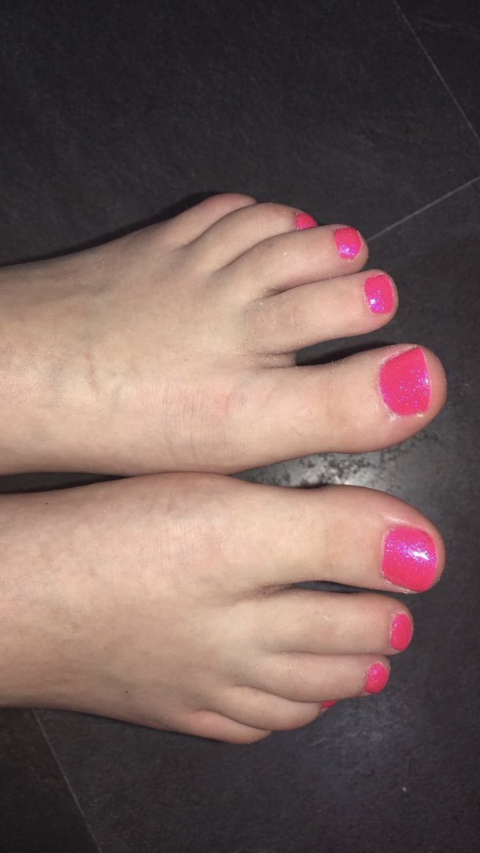 millyymakeup1's tweet photo. Now offering gel toes at the salon £8 for a limited time #Manchester #manchestersalon #worsley #monton #bodyworx #gel #makeup @BodyWorxGirls https://t.co/cvfmqSILXP