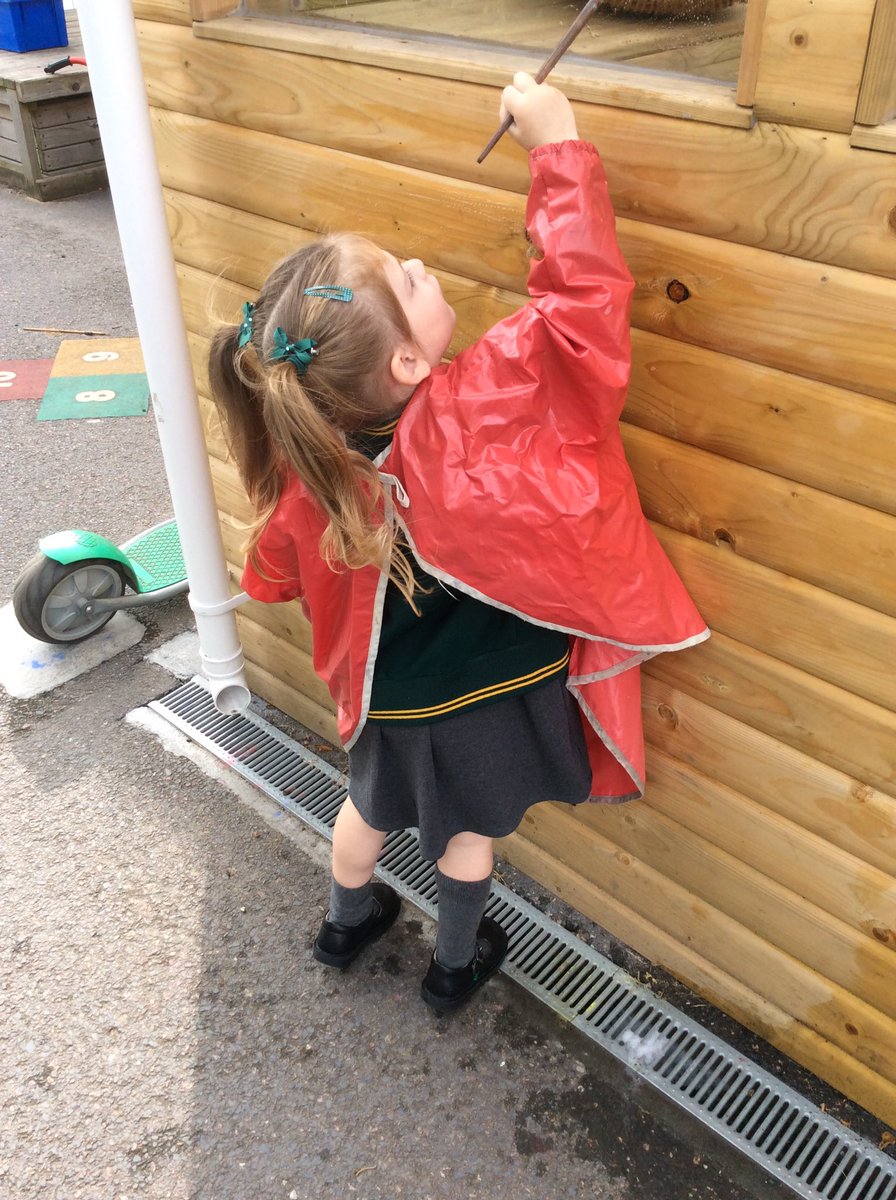 fazakeyfs's tweet photo. The #roadtowriting starts with gross motor activities @fazakprimary #nursery https://t.co/syZ96vStGq
