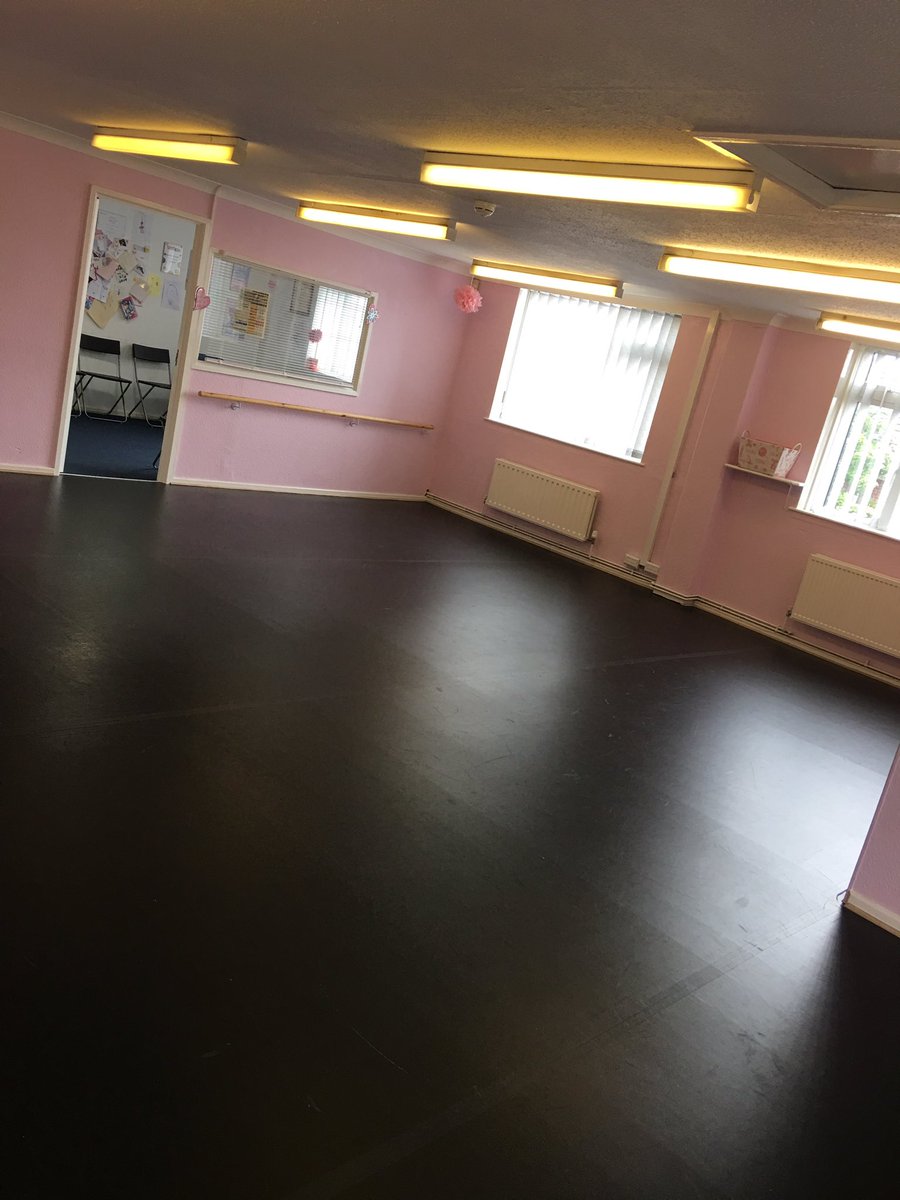 bbOrmskirk's tweet photo. Classes today at our studio in Ormskirk #babyballet #ormskirk #preschool #dance #ballet £15 for a 3 week trial 💖 https://t.co/6A6REkFuSD