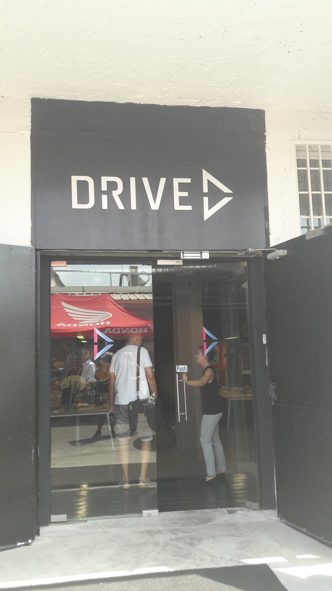 chantal_marion's tweet image. Visite de l&apos;accélérateur @Drive #DLDMTPFrenchTech @DLDConference @Montpellier3m @saurel2014 @Mtp_FrenchTech #International #mobilite