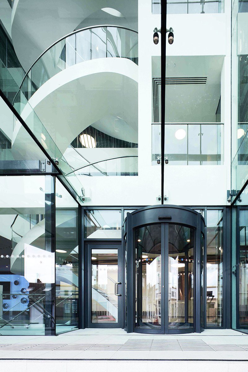 RefurbProjects's tweet photo. Soaring glass wall provides centrepiece for cutting edge technology firm HQ https://t.co/iIbKkDVyrk https://t.co/FiED0biBvG
