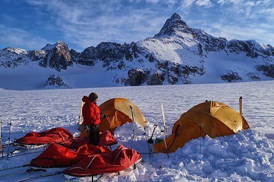 MountainZac's tweet photo. Midway through a full ski traverse of #LiverpoolLand - 3 weeks of expedition life manhauling, skiing & mountainee… https://t.co/nlAental8o https://t.co/FY0WrHkEZT