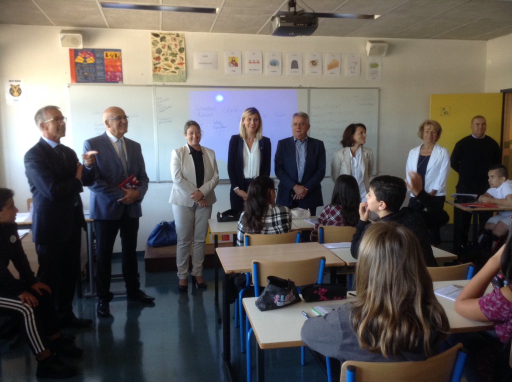 htesavoiepresse's tweet photo. [LT] Les élus du Département rencontrent les 6e du collège Paul Émile Victor de #CranvesSales pour la #rentréescolaire @Dep_74 https://t.co/NYB8pwwqLN