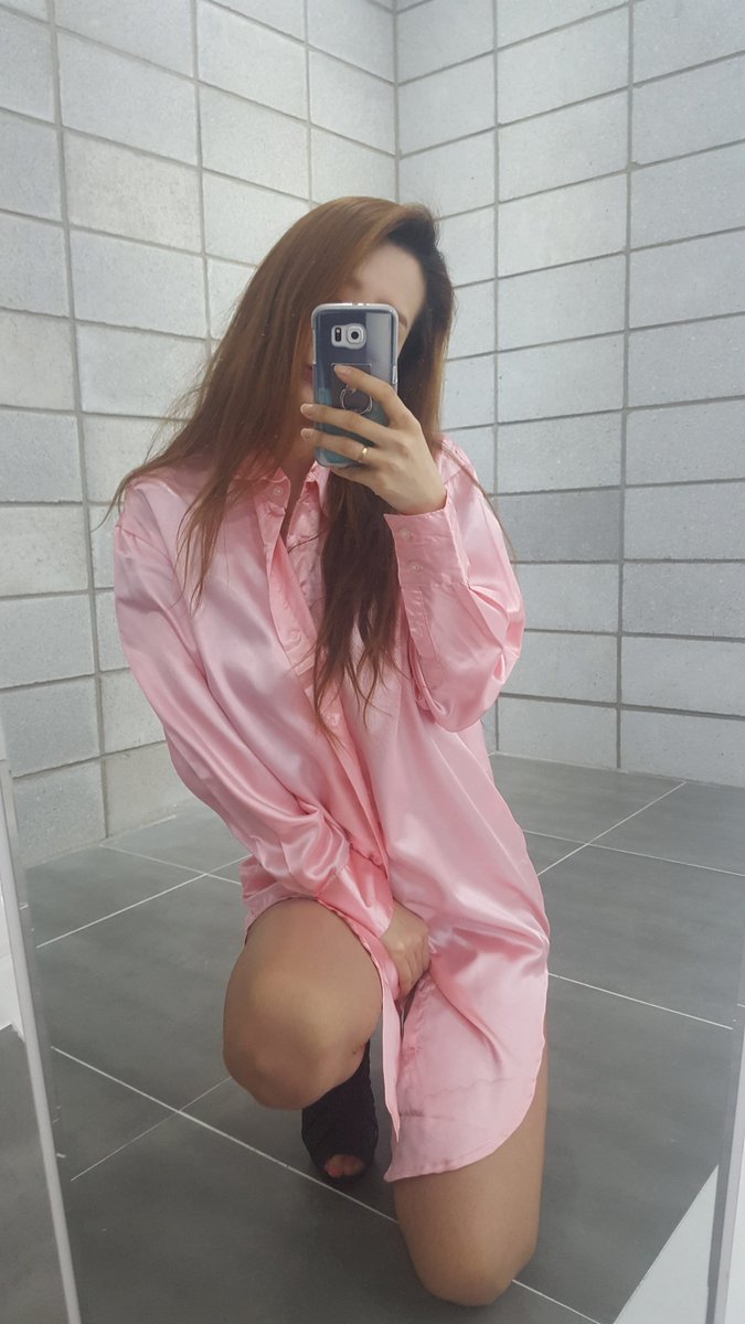 Adult__candy's tweet photo. 사랑스러운💕  분홍분홍한 셔츠🌸🥀🌺🌷
요즘 같은 간���기에 너무 잘 어울리는 예쁜 아이템이죠?ㅎㅎ
귀여운 색상에 부드러운 재질로 입기 너무 좋아요😊
#모델  #세인트  #photo  #photogram  #portrait  #컨셉촬영 #일상  #인제대 https://t.co/a1lyYQwQ0A