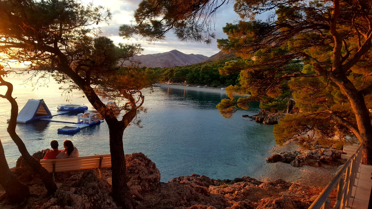 Brela_Croatia's tweet photo. Brela, yesterday around 7 pm 😍💕💙💚💛
#brela #brelabeach #makarskariviera #forbestravelguide #huffingtonpost #discoveryplanet #croatia https://t.co/cz31SMgUvm