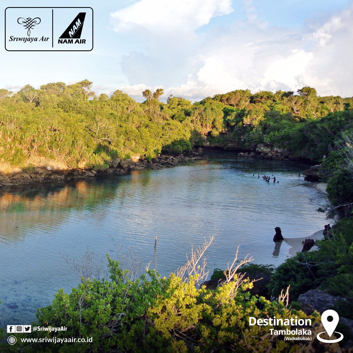 SriwijayaAir's tweet photo. Danau #Weekuri ini menawarkan panorama alam sekitar dan batu-batu karang yang menawan dilihat. #Tambolaka #Waikabubak https://t.co/7nZjOgsMbY