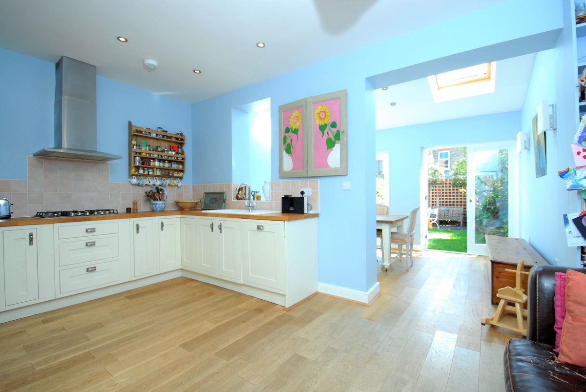 HuntersEaling's tweet photo. NEW INSTRUCTION ALERT - 4 BED HOUSE IN W13
https://t.co/3PEOMLHm0u
#hunters #ealing #property #sales #W5 #W13 #houses #fourbeds #viewing https://t.co/HXsL65Wtj3
