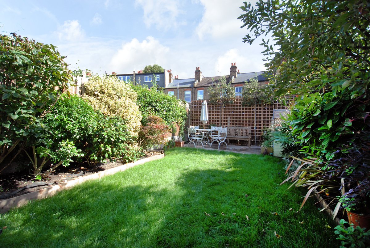 HuntersEaling's tweet photo. NEW INSTRUCTION ALERT - 4 BED HOUSE IN W13
https://t.co/3PEOMLHm0u
#hunters #ealing #property #sales #W5 #W13 #houses #fourbeds #viewing https://t.co/HXsL65Wtj3