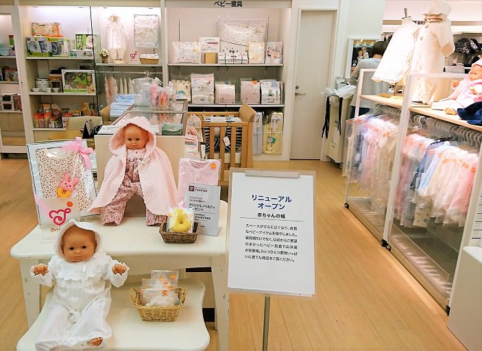 そごう横浜店 赤ちゃんの城 ベビー用品メーカー 赤ちゃんの城 が 新ショップになり登場 以前からご要望の多かったベビー 肌着やお洋服を取りそろえました さらに そごう横浜店限定の出産準備セットもご用意 8階 ベビー用品売場 こちら