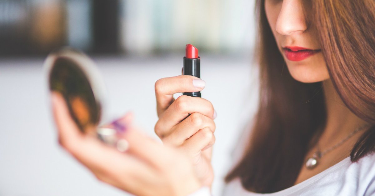 [Beauty Care] #Beauty tip to begin your new school year: wearing #makeup could help you ace an exam! #lipstick ow.ly/obPp30eTiDU