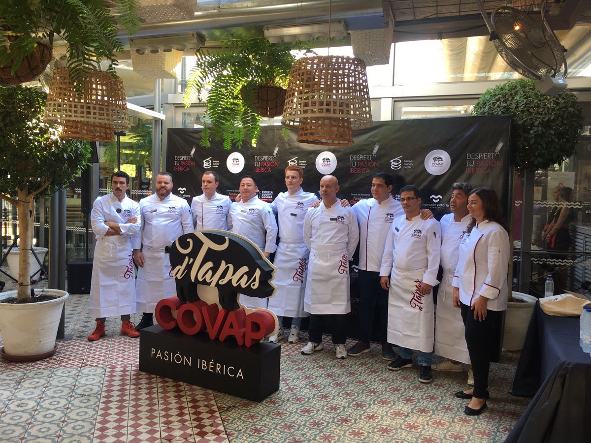 altaexpresion_'s tweet photo. Foto de familia: participantes + jurado en la 2º edición #DTapasCOVAP17. Pronto estarán en los fogones preparando la mejor #TapaIberica. https://t.co/XO88daG6Fo