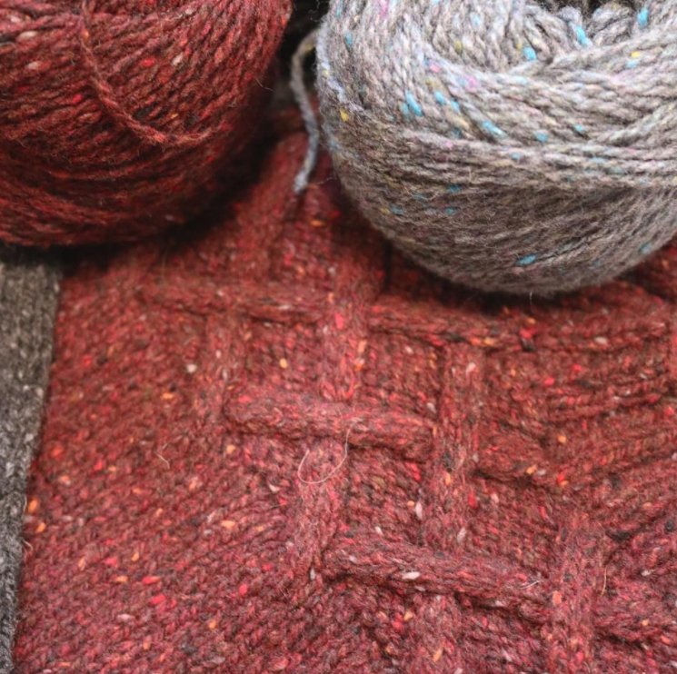 RowanYarns's tweet photo. Loving the cables in Cashmere Tweed❣️ #rowanyarnsaw17 #rowanyarns #knitrowan #knitrowanbyme #yarn #yarngoals #cashmeretweed https://t.co/ikMdYSdY7l