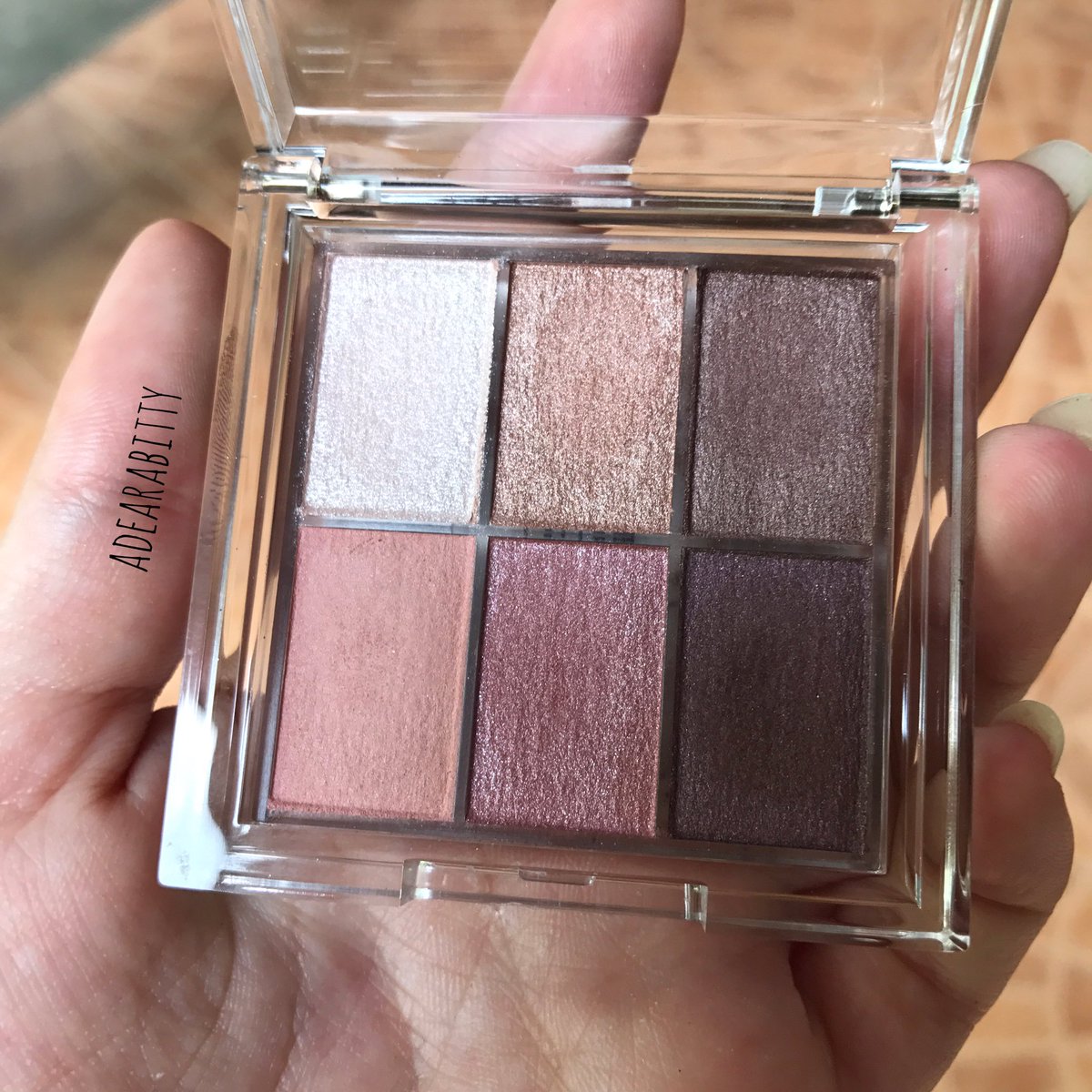 adearabitty's tweet photo. อายแชโดว์รุ่นใหม่จาก in2it
199 เองมี6สี สีแน่นสีน่ารัก
ทาได้ทุ��ๆวัน เนื้อนุ่มดีนะ #ไว้รีวิวห้ามขายของโว้ยย
#ใช้จริงรีวิวจริง https://t.co/RwLGEIwjX4