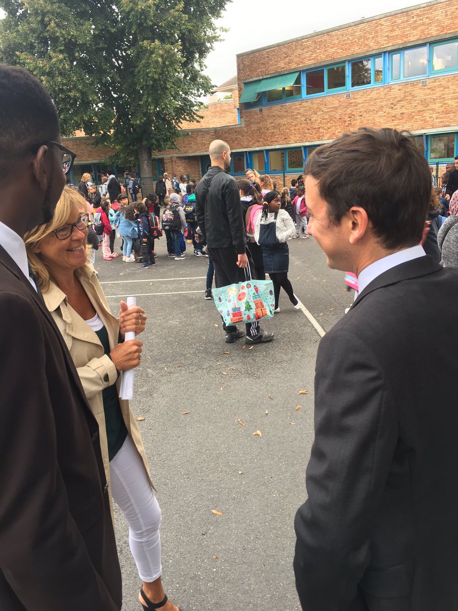Aurelientache's tweet photo. Ce matin #RentreeEnMusique à l'école des Genottes pour cette #rentréescolaire . Merci à @jmblanquer @Ministere2_Edu pour ce beau dispositif https://t.co/SyoNKXrzgU
