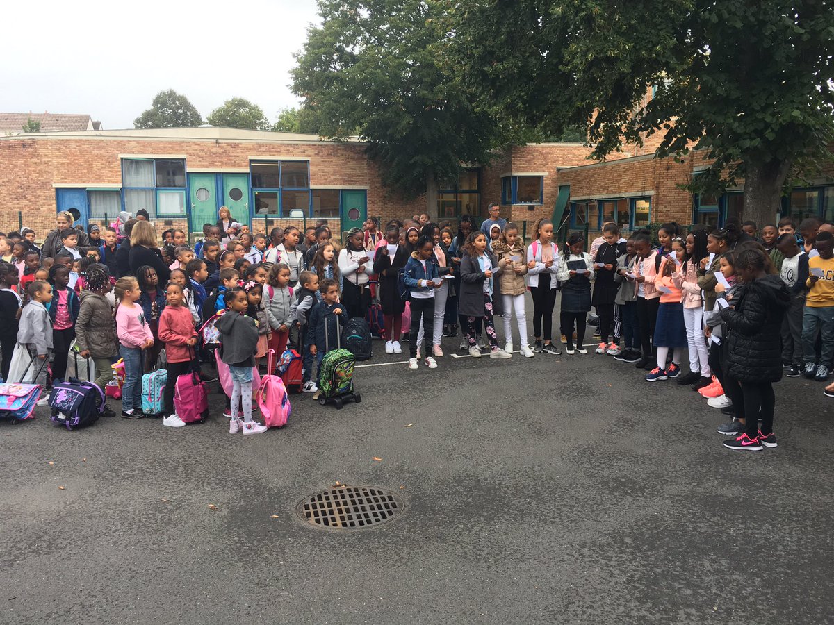 Aurelientache's tweet photo. Ce matin #RentreeEnMusique à l'école des Genottes pour cette #rentréescolaire . Merci à @jmblanquer @Ministere2_Edu pour ce beau dispositif https://t.co/SyoNKXrzgU