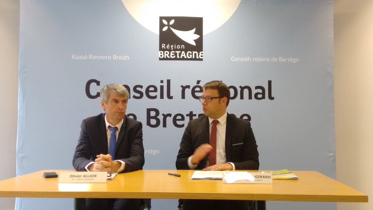 regionbretagne's tweet photo. Pr une #agriculture unique &amp; plurielle en #Bretagne : @LoigCG et @oallain2017 ont redit l'engagemt Région ds les #Maec  à J-8 du #SPACE2017 https://t.co/K6R5yiztlu