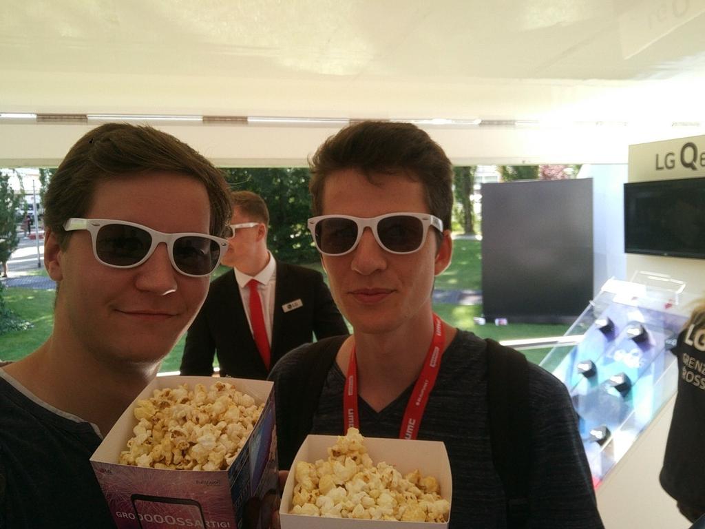 kommuMIKAtion's tweet photo. Mittagessen bei @LGdeutschland! jetzt fehlt nur noch der Film ;) #IFAPiloten https://t.co/SHFCaOEpaP