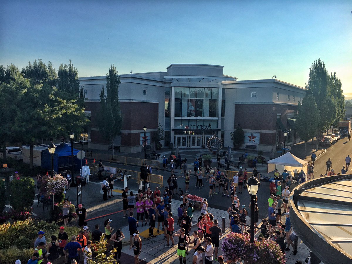 ShopRedmond's tweet photo. @OverlakeHMC #labordayhalf @OrswellEvents π https://t.co/Doqyuyb30n