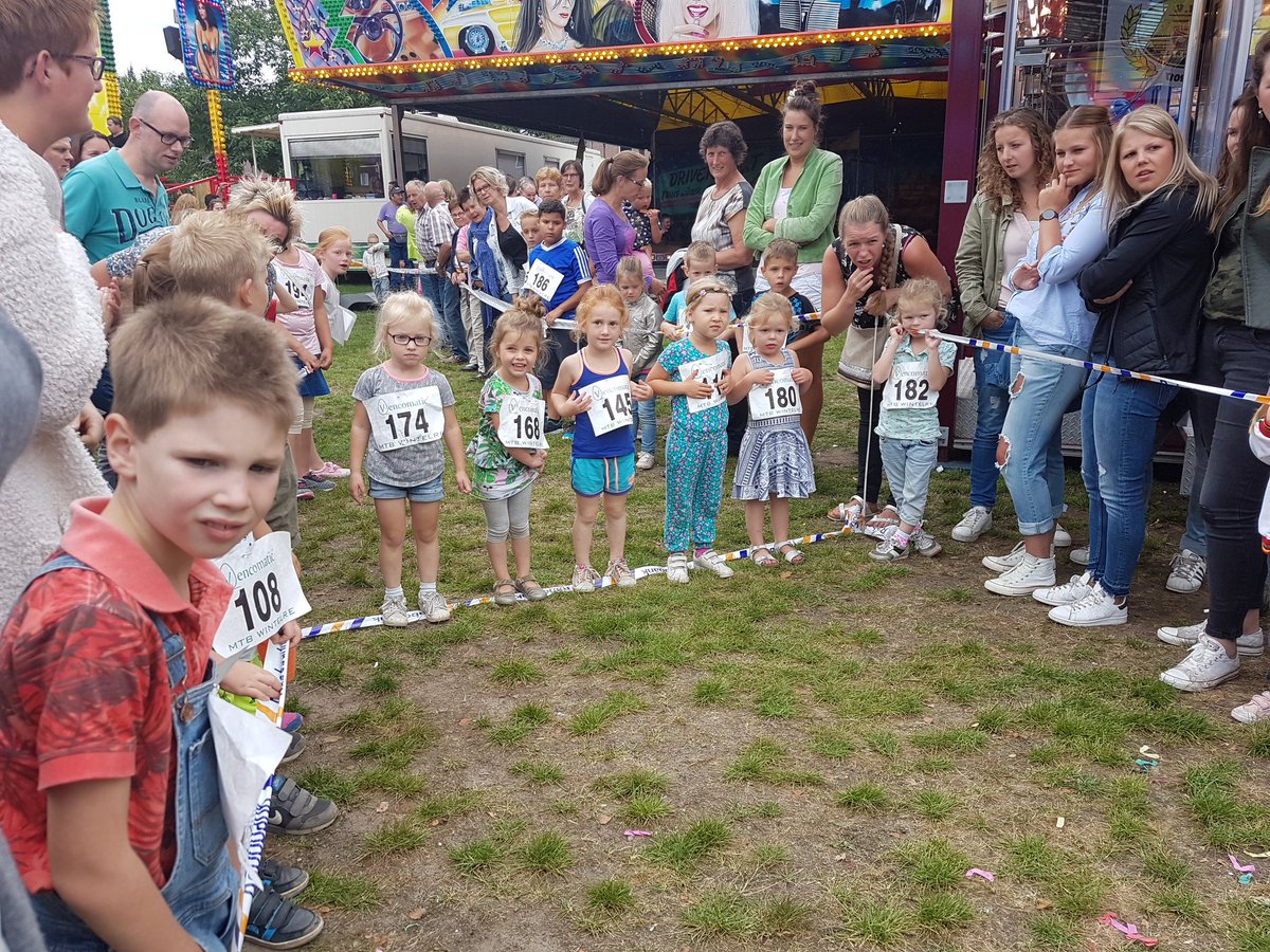 boerklaasen's tweet photo. #stratenloop #Wintelre. Toppers in spé! Lian 1e en Anne 2e https://t.co/veC5RvnxK5