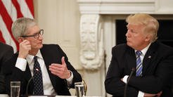 AquiyAhoraShow's tweet photo. Tim Cook defiende a los 250 dreamers de Apple mientras continúa la presión a Trump por #DACA https://t.co/0Fqx8pU5pS https://t.co/viQa61tdah