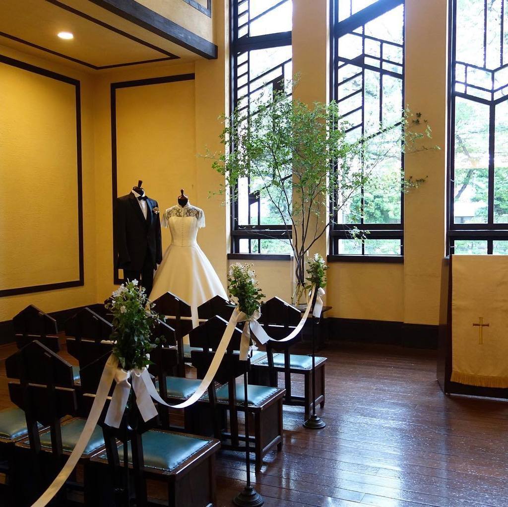 nagi_ijima's tweet image. 日曜日の自由学園明日館。ブライダルフェアを開催していて、館内が素敵に演出されてました。
#自由学園明日館 #建築 #frankloydwright
