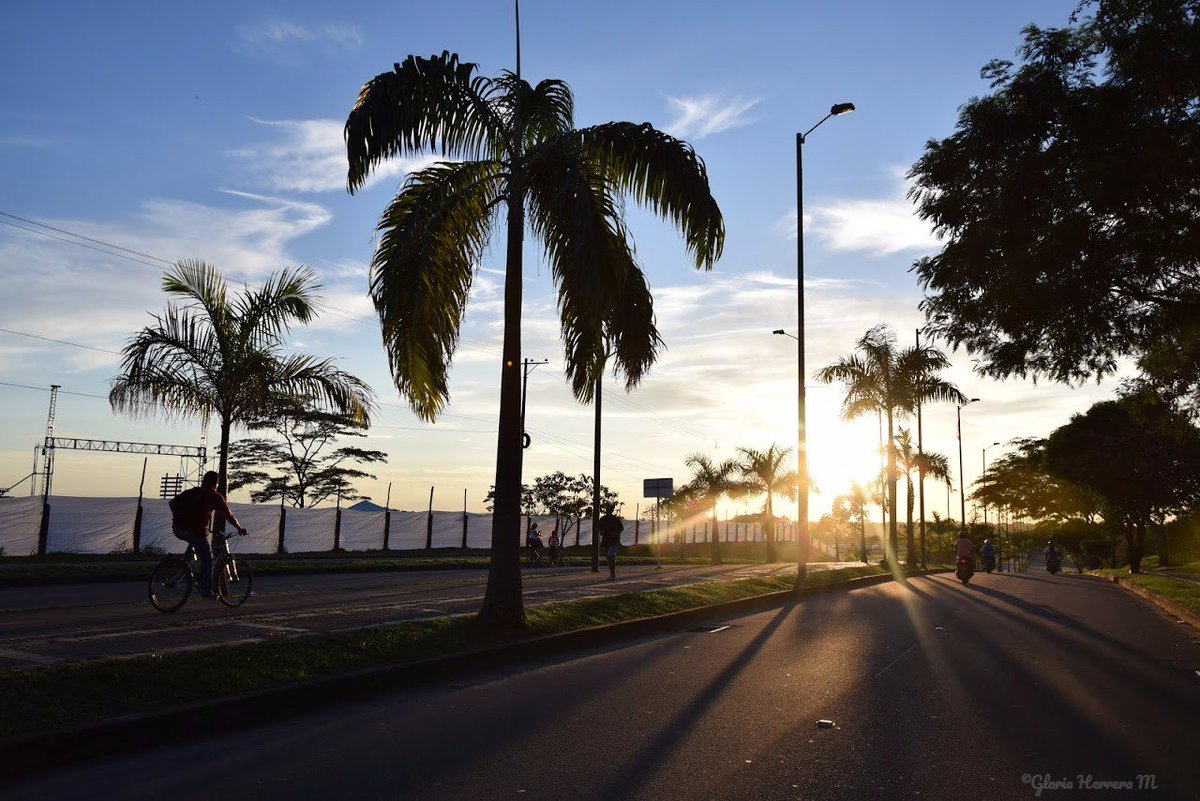 gloriaedithhm's tweet photo. Amanecer  lugar donde se celebrara misa campal 8 sep en Villavicencio visita @Pontifex_es #ElPapaEnColombia https://t.co/ph4Zv8nefh