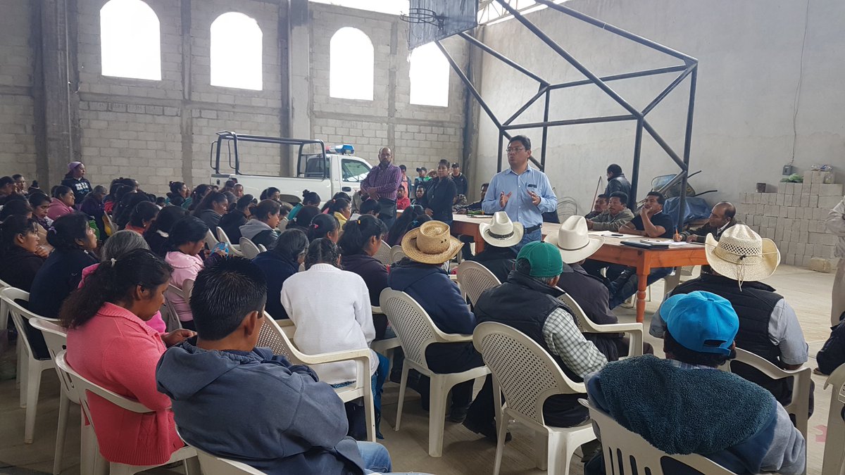 inapro_puebla's tweet photo. Reunion con productores de los ejidos de Xacalco y Ocotlamanic, en el municipio de Coxcatlan, Puebla #Inapro https://t.co/Q2qidQzb0T