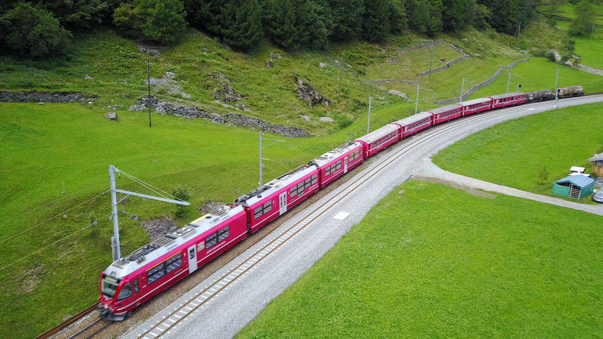 CaveltiPat's tweet photo. Es nimmt Form an. #rhaetischebahn #poschiavo #alleswirdneu #InLoveWithSwitzerland @rhaetischebahn https://t.co/9wZt89zlN8