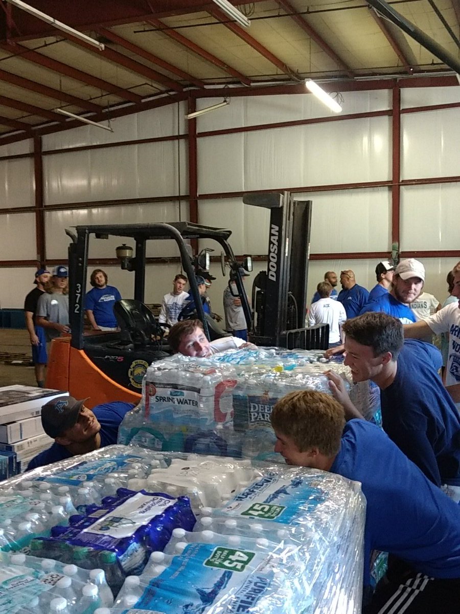 Armuchee football working to help folks in Texas! @ATribePRIDE <a href="/ArmucheeFB/">Armuchee Football</a> <a href="/ArmucheeHigh/">Armuchee High School</a>