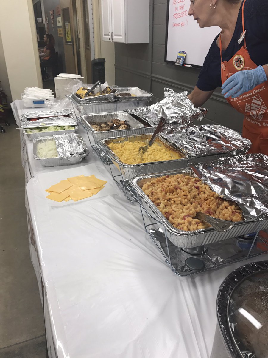 ScottATavegia's tweet photo. Team @HomeDepot2505 has stepped up to help our brothers and sisters in Texas! #MA4Texas cook out to raise funds! @EmgeJim https://t.co/o1w2cAwys1
