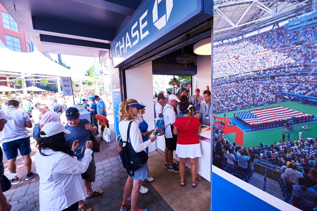 Chase's tweet photo. #USOpen fans: Catch key matches no matter where you sit with our live streaming mobile chargers! #MasterTheOpen ๐พ
(๐ท: Jen Pottheiser ) https://t.co/zaEb4NW3Cl