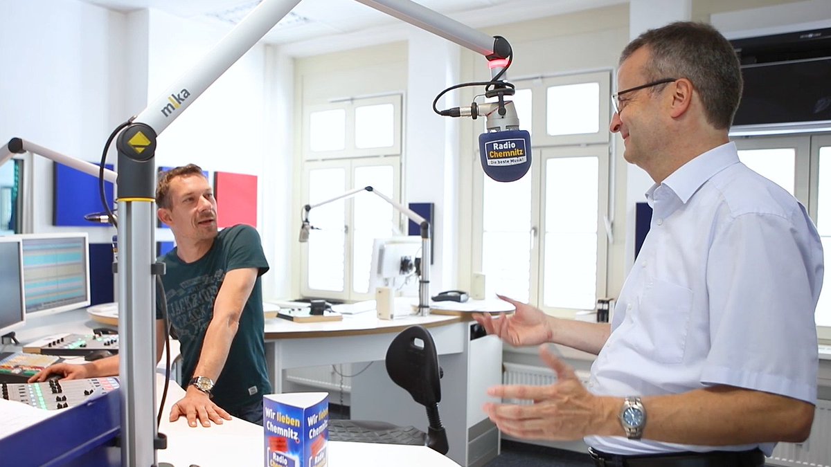 TUChemnitz's tweet photo. 🌐 8th edition #TUCtalk out now: #TUChemnitz Head of #Press reports on challenges in the #university #communication. https://t.co/RjAK3ucFdJ https://t.co/PUyOOH4HAa