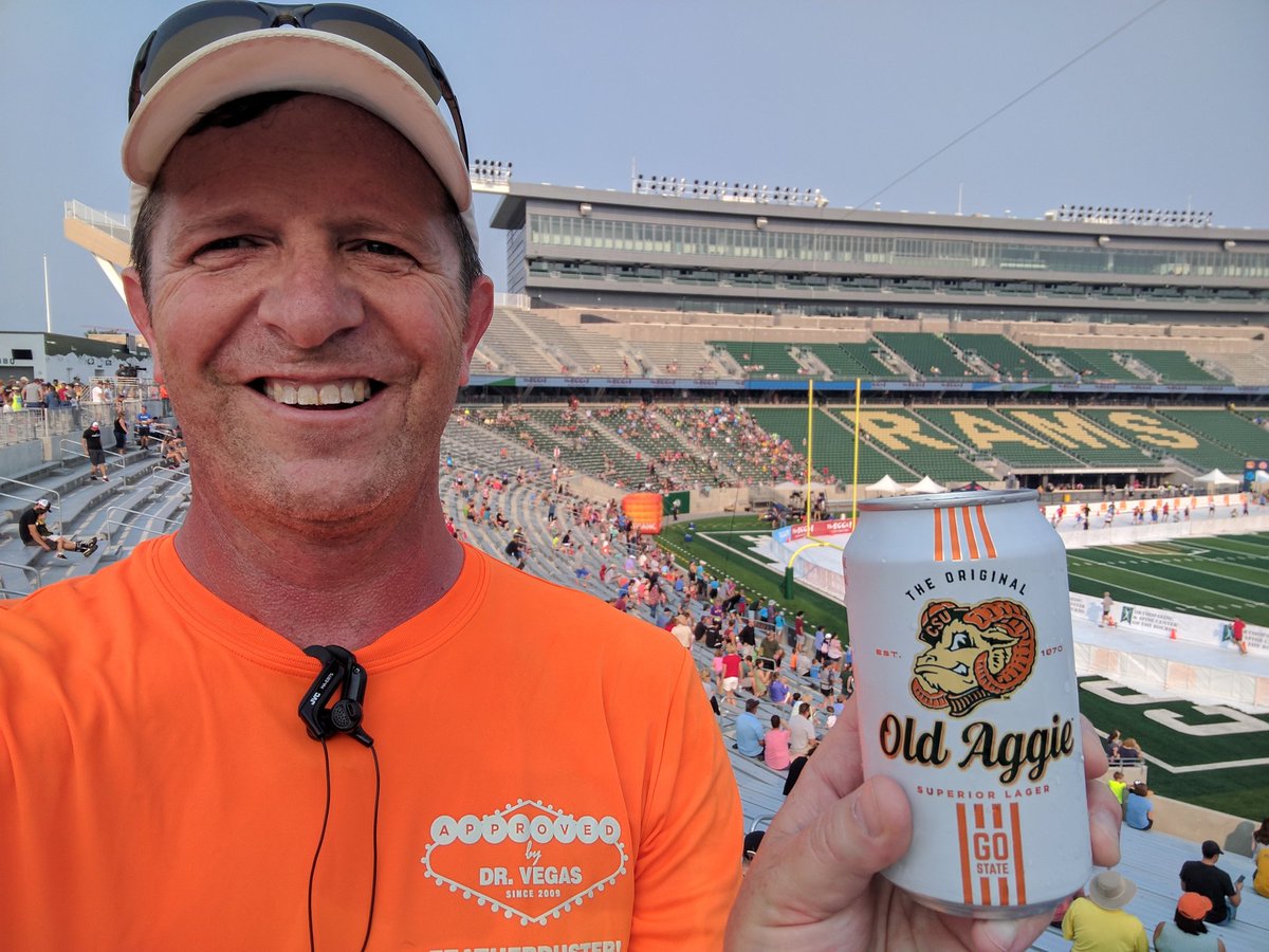 kahnnn's tweet photo. New 10k ending in a new stadium #FtFun #picsoritdidnthappen https://t.co/U4PGuk1Uao
