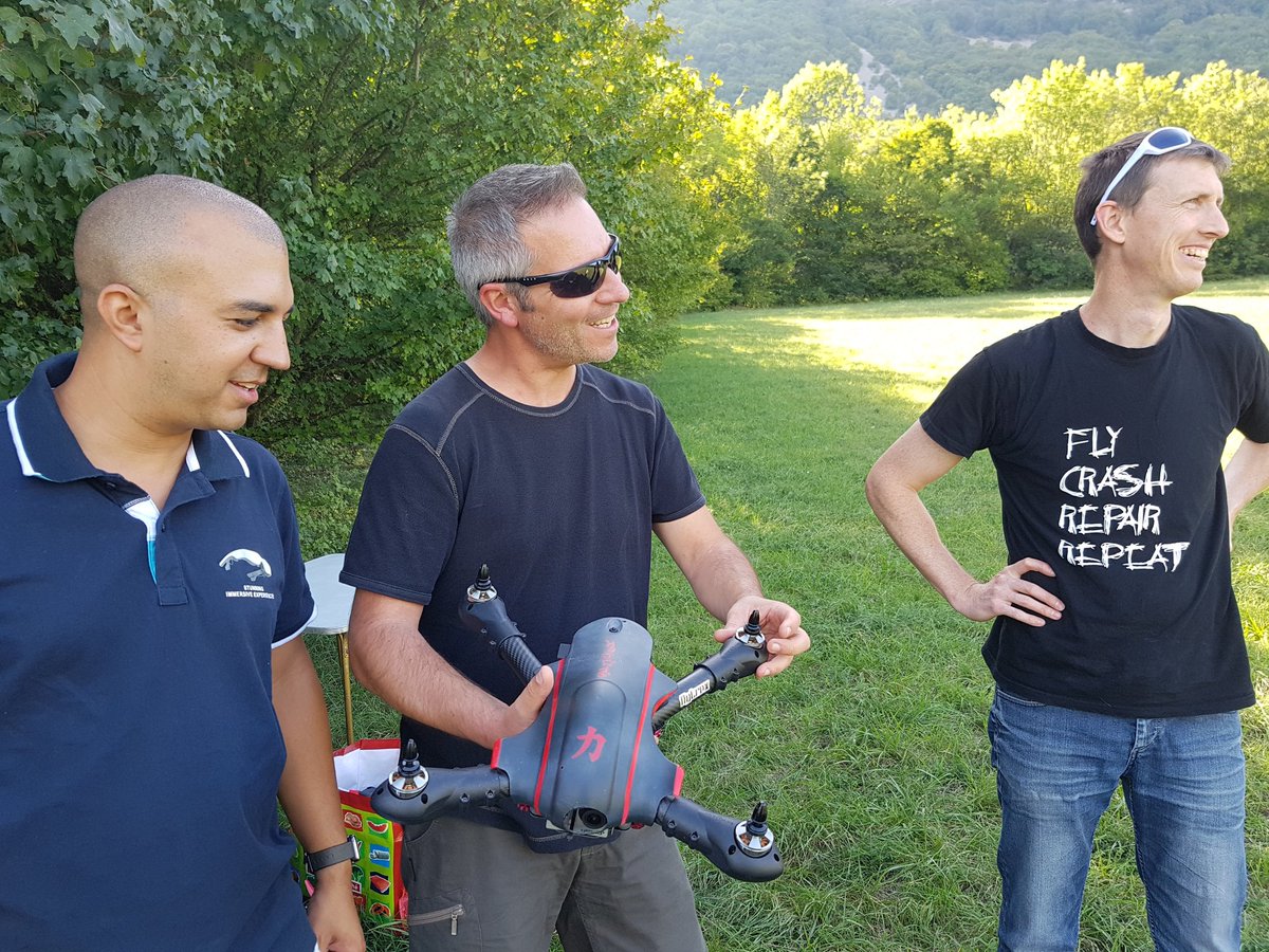 cinemizerOLED's tweet photo. Testing session sur un spot grenoblois avec le @lagresquad pour avoir des avis #fpvracing sur les #CinemizerOLED #EmotionMatters #drone https://t.co/wllfy0QKWN