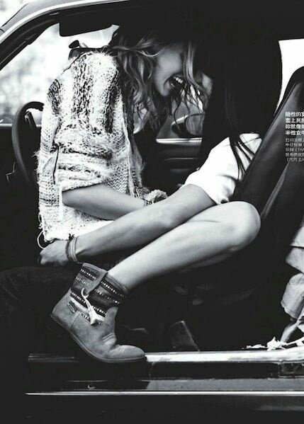 MakinenArts's tweet photo. ❝ Y llegaste tú a confundirme, a enamorarme y ahora eres imprescindible.❞ https://t.co/QX3pQgcwqm
