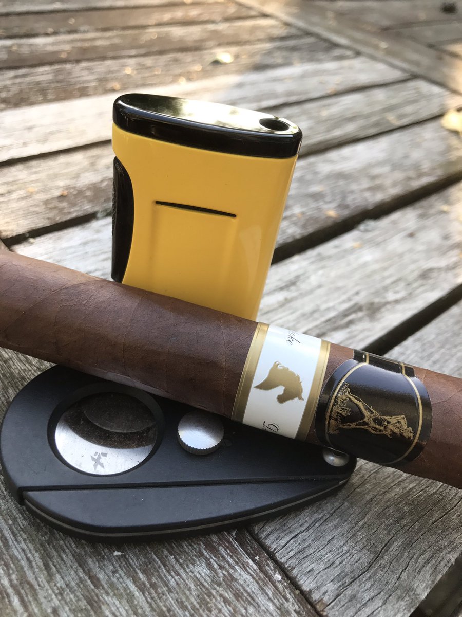 <a href="/BespokeCigar/">Bespoke Cigar</a> Dahman #cigar light up with my new #xikar lighter
