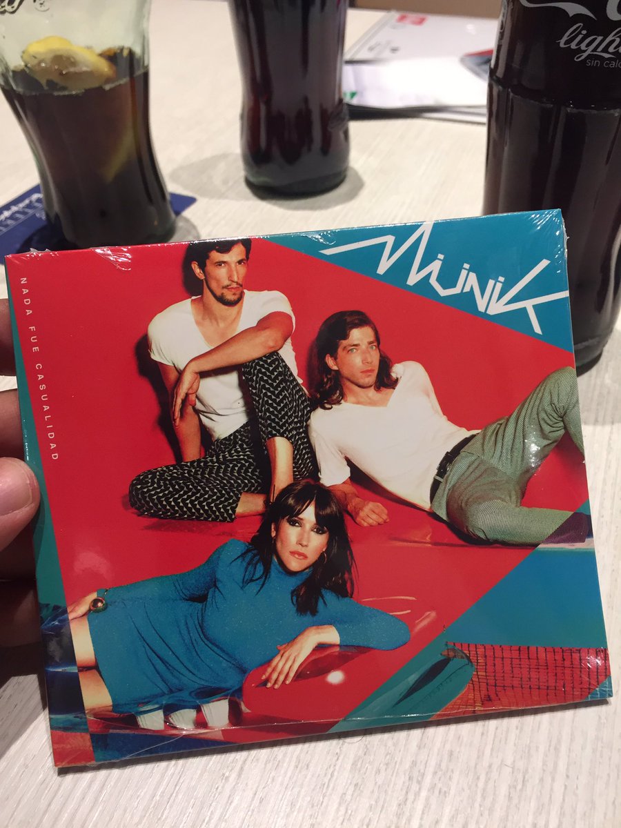 Una @CocaCola_es y el nuevo disco de @munikmusica #nadafuecasualidad @nikavission #tardeperfecta #discazo