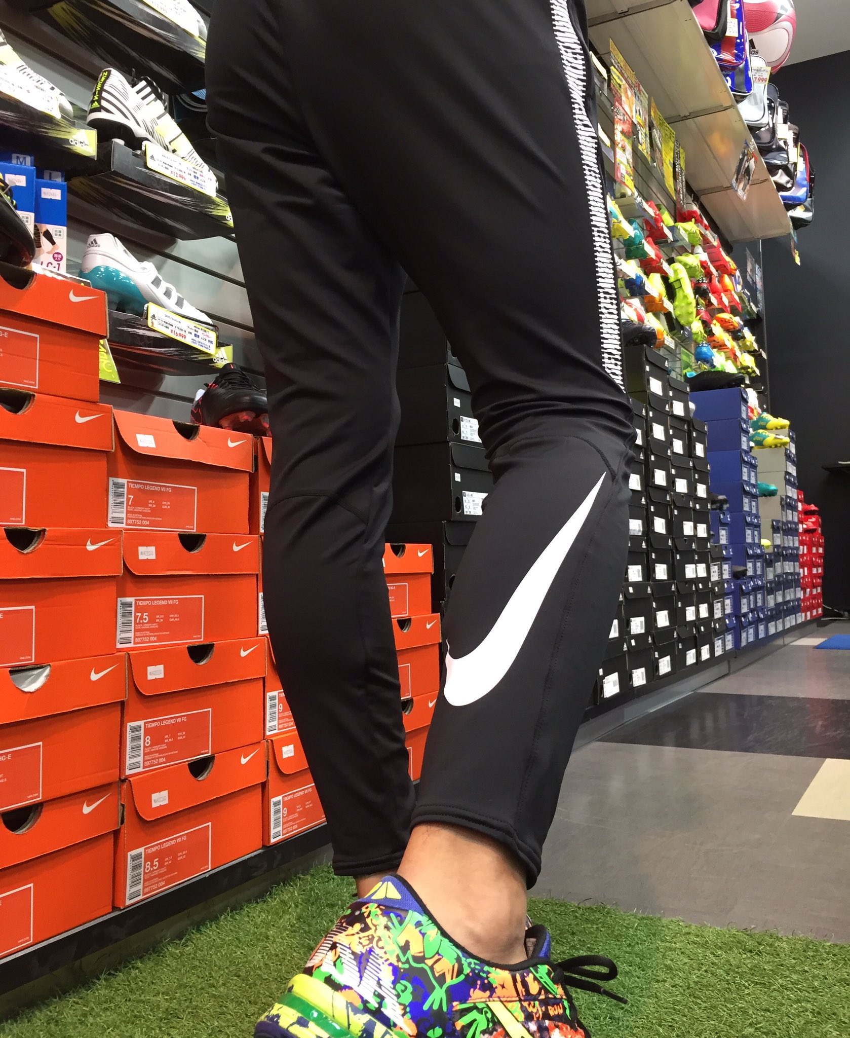 Union Kawahara ジャージで大人気の ナイキドリルトップ ニットパンツがグレードアップして発売中 ストレッチ性が向上し 股の可動域がグッと広がったため サッカーのトレーニングにより最適なギアに進化 袖とふくらはぎのスウッシュもかっこいい