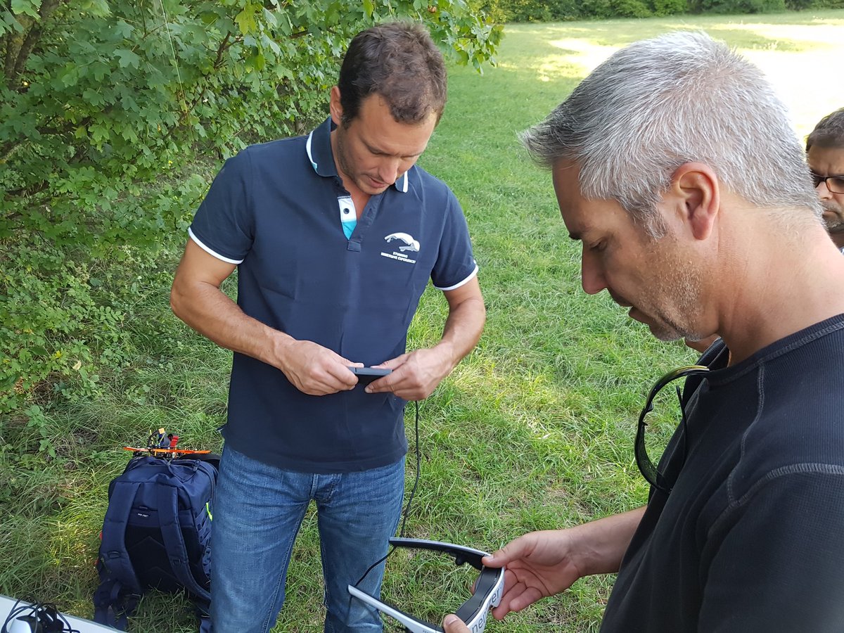 cinemizerOLED's tweet photo. Prise en mains des #cinemizeroled avant de faire décoller les drone racers de @lagresquad https://t.co/tPaPhuAVon