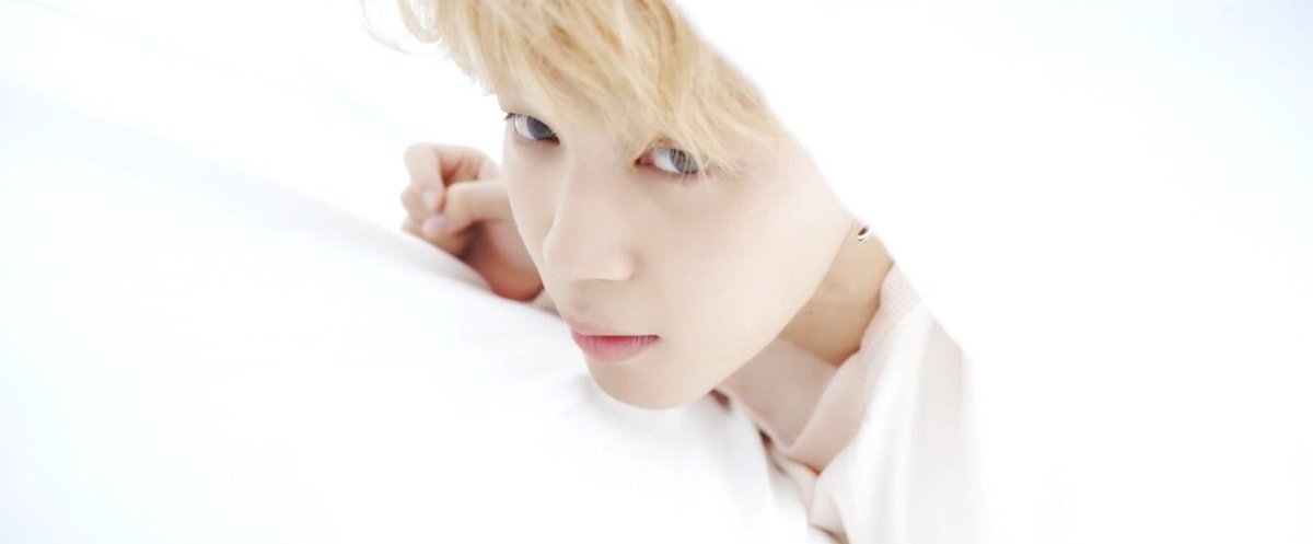 sugapher's tweet photo. imagine waking up to this in the morning then playing with him under the sheets 😩😩😩😩 https://t.co/BMd7nQwCtr