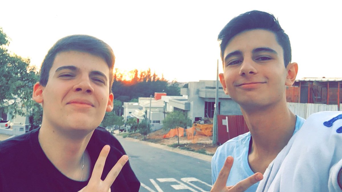 CanalPace's tweet photo. Feliz aniversário 🎉🎂🎉@FredCiccone2003 #porps kkk https://t.co/7JOnGO4sla