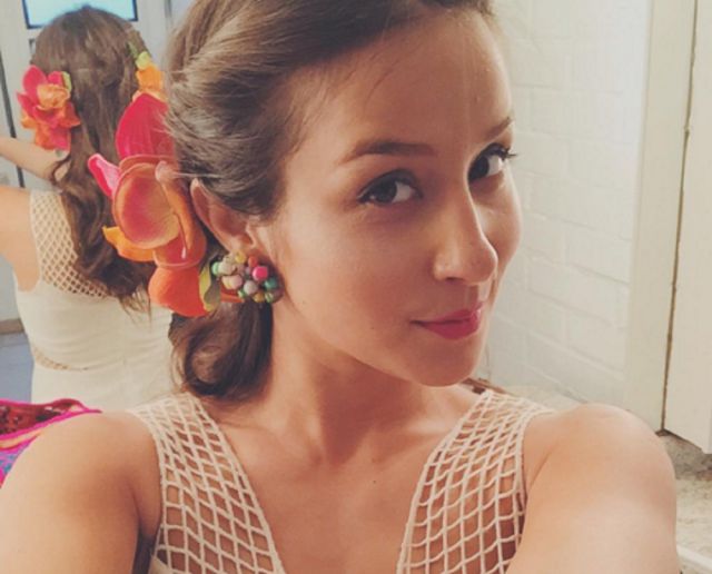 ¡Denise Rosenthal presentó su nuevo single en Mucho Gusto! Revive la canción dedicada a una amiga de la cantante 😍👉 bit.ly/2iX3c2h