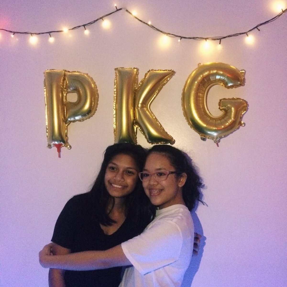estef_estefa's tweet photo. Happy birthday, Chesca!! Balik ka na para 🥂 tayo! Take care over there!! I love you and miss you heaps melhor amiga :( ❤️ https://t.co/PypVt730B1