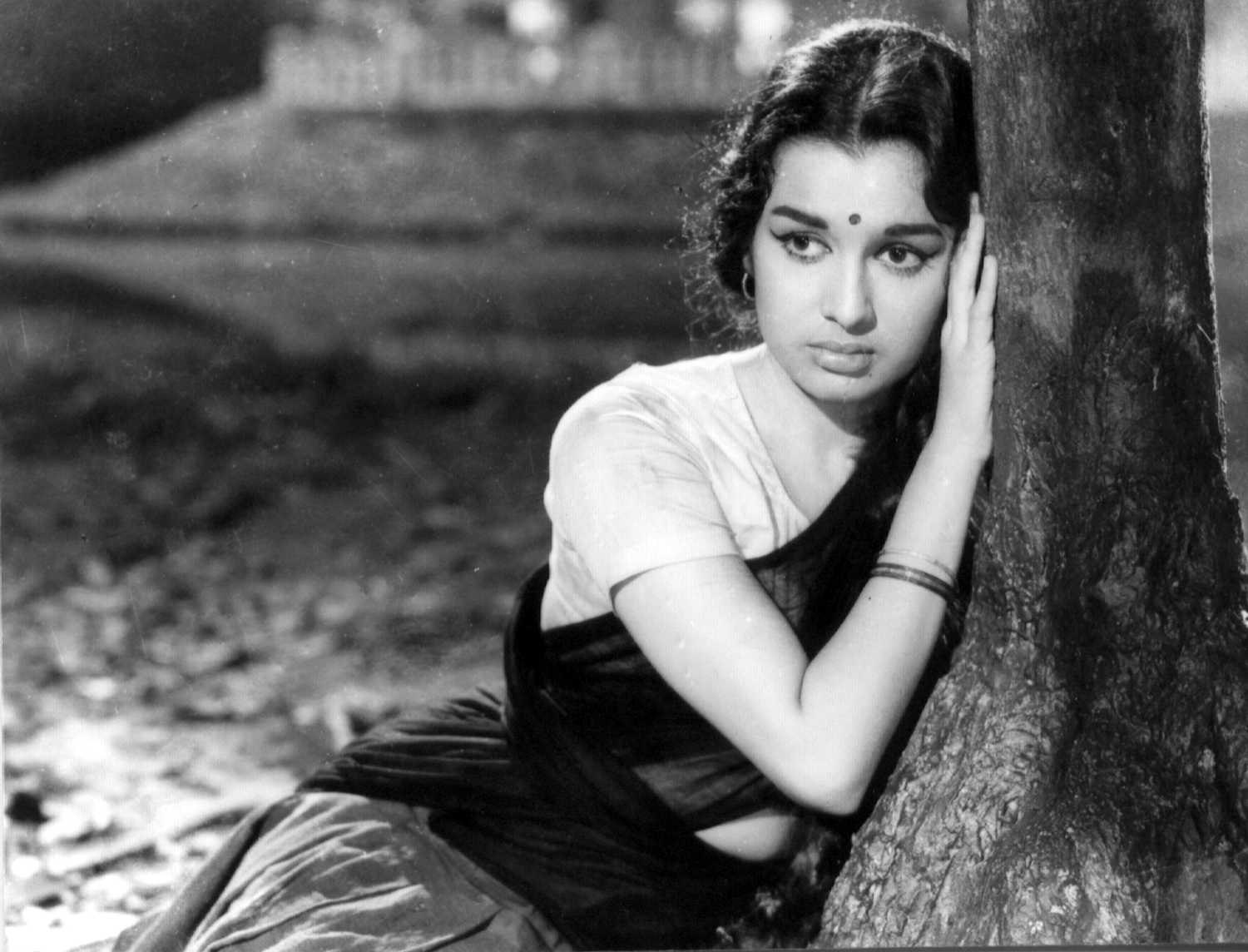 Film History Pics on Twitter: "(1967) Asha Parekh in the song "Aaja Piya  Tohe Pyar Du", from Nasir Hussain's film 'Baharon Ke Sapne'.  https://t.co/YNwWkla74v" / Twitter