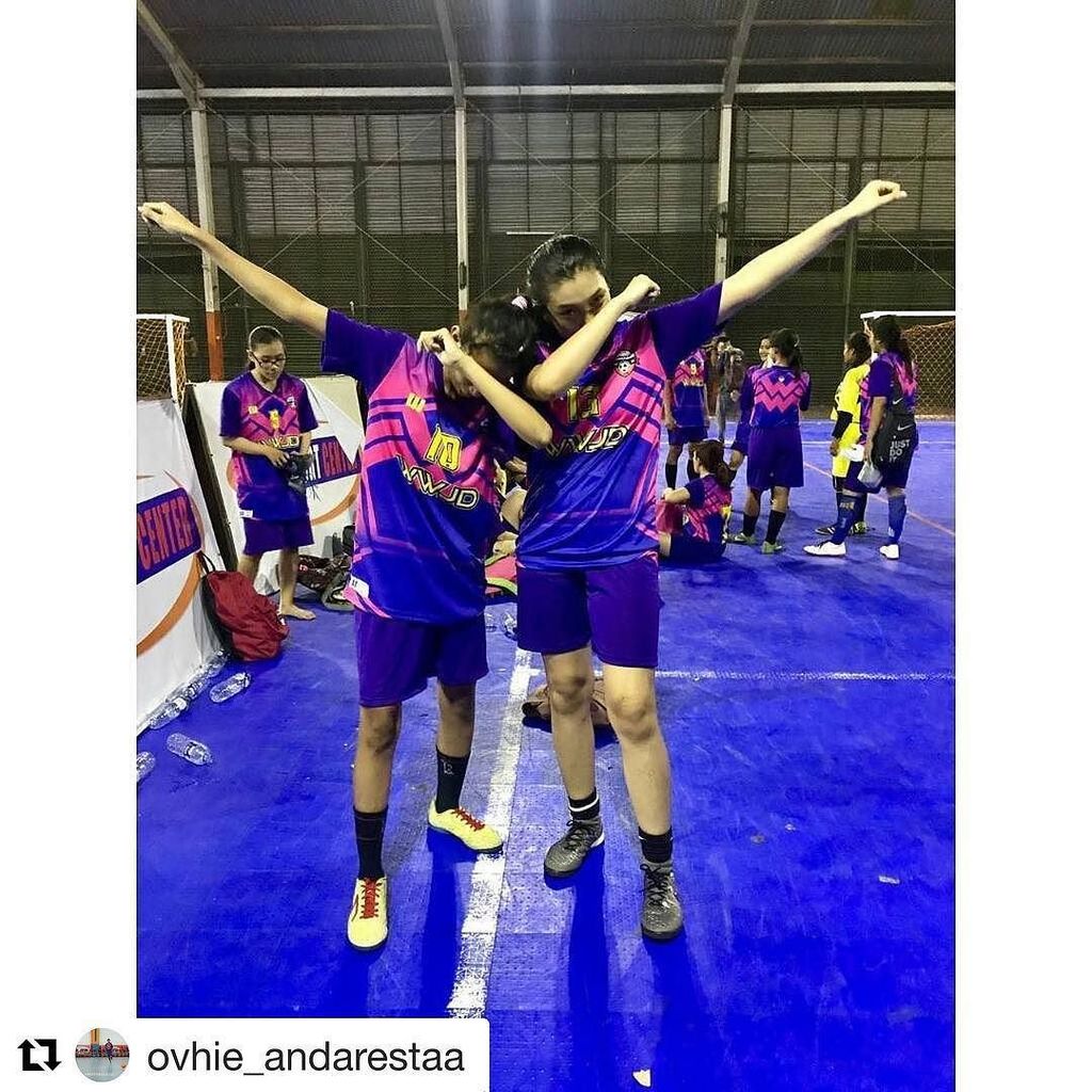 TifosiSC_JKT's tweet photo. #Repost @ovhie_andarestaa
・・・
Jika kamu merasa ingin menyerah , ingatlah mengapa kau mau berjuang begitu lama😉
.
.
#futsal #futsaladdict #f… https://t.co/3C3IbcGcFs