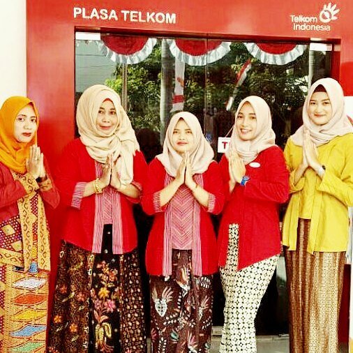 LamonganDigital's tweet photo. Selamat #HariPelangganIndihome #ExcellentLamongan @parwi66 @putrodewanto  @_Funtastic5_  @CCMTREG5  @IndiHome_5  @… https://t.co/MzcxqXGFcT https://t.co/gKdG5O24d5