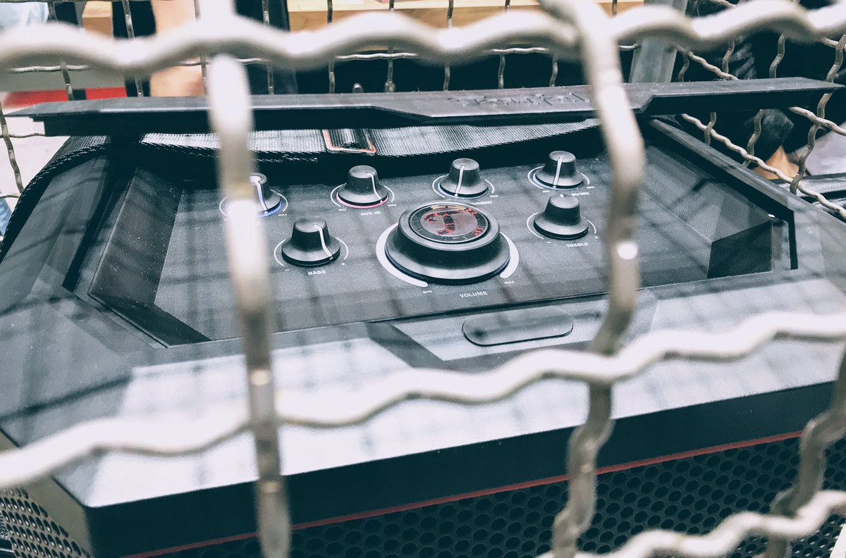 Ruhestörung? Der neue Teufel Rockster Air jetzt schon hinter Gitter. computerbild.de/artikel/avf-Ne…  #teufel #rockster #ifa17