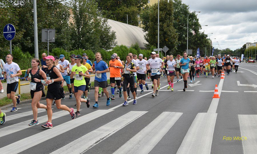 SPPila's tweet photo. #PólmaratonPhilips #PucharPolicji #halfmaraton #Policja #Malta #Łotwa #Rumunia #Polska 
Najlepsi wśród policjantów:
https://t.co/EqOlj92bO7 https://t.co/oXuF0wPeQL